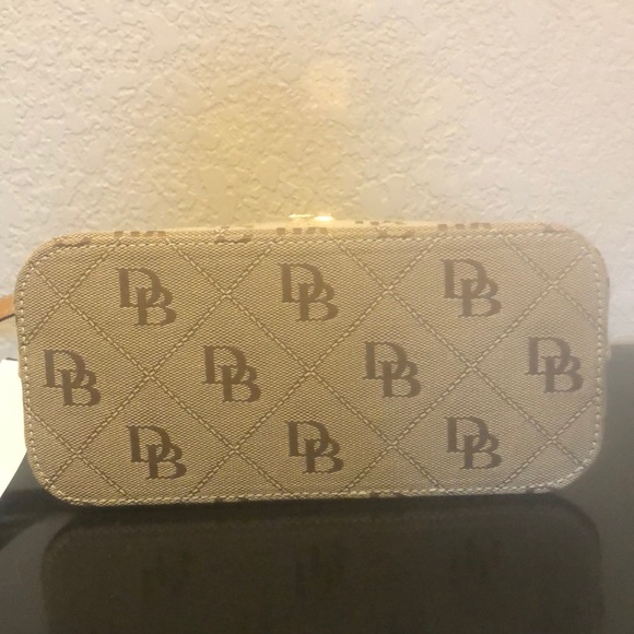 Dooney & Bourke crossbody  natural color. Sold - Picture 2 of 8